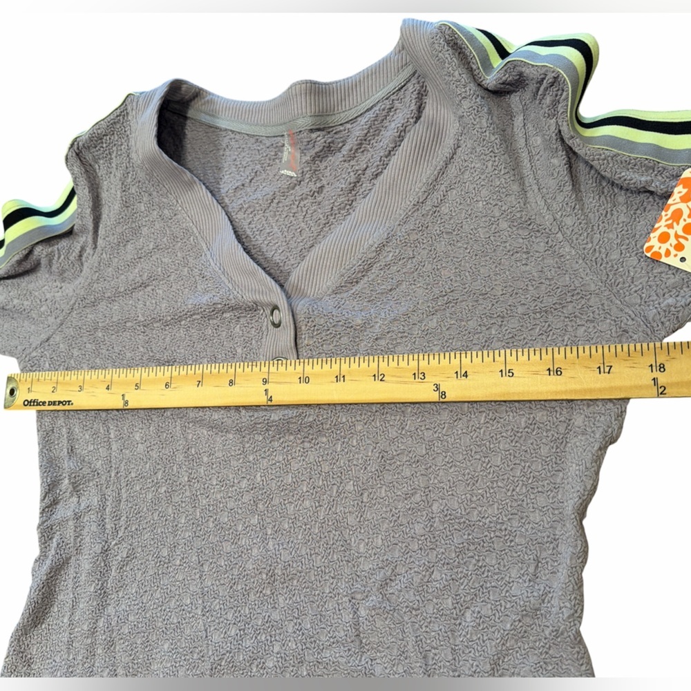 FP Movement Recovery Layer Top Size Large Purple Long Sleeve Henley Detail NEW - Picture 12 of 13